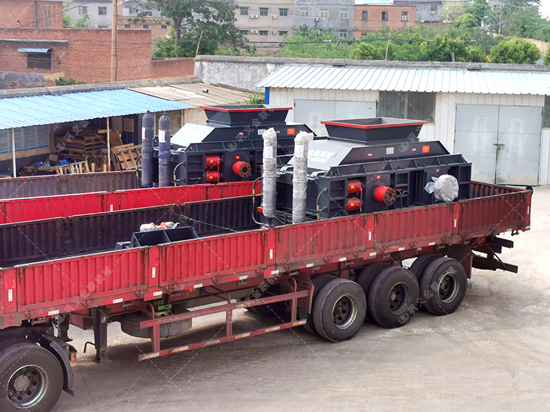 時產(chǎn)100噸和200噸的石灰石生產(chǎn)線，選擇的液壓對輥制砂機有何不同？